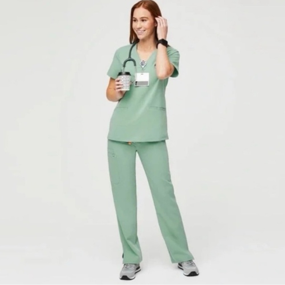 Figs Wearfigs Sage green Casma V-Neck two pocket Scrub Top EUC looks brand new!